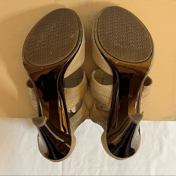 Michael Kors MK tan and brown, leather, strappy sandal heels with gold zipper - Picture 9 of 9